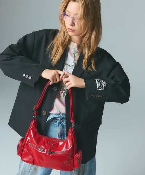 X-girl（エックスガール）の「DOUBLE ZIP FAUX LEATHER BAG（ショルダーバッグ・レディース・ブラック/レッド・ONE SIZE）」の3枚目の写真