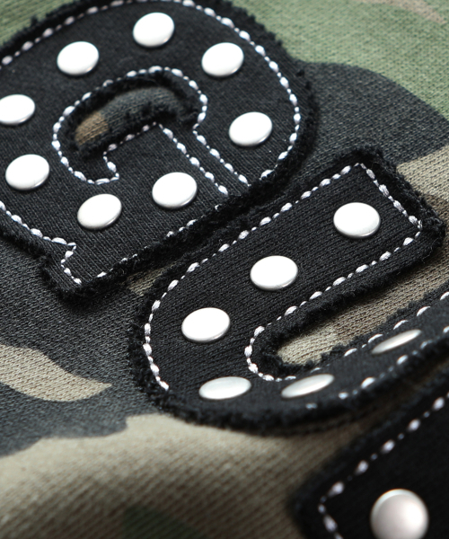 CRIGUN(クリガン)の「APPLIQUE RIVET ZIP UP HOODIE CAMO(パーカー・レディース・アーミー・WS/MEDIUM/LARGE/X-LARGE)」の2枚目の写真