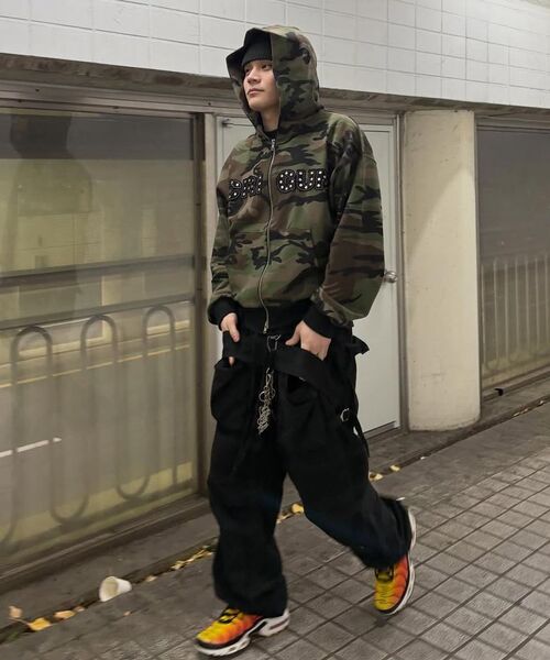 CRIGUN(クリガン)の「APPLIQUE RIVET ZIP UP HOODIE CAMO(パーカー・レディース・アーミー・WS/MEDIUM/LARGE/X-LARGE)」の4枚目の写真