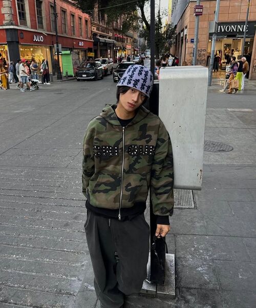 CRIGUN(クリガン)の「APPLIQUE RIVET ZIP UP HOODIE CAMO(パーカー・レディース・アーミー・WS/MEDIUM/LARGE/X-LARGE)」の5枚目の写真