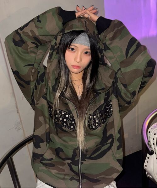 CRIGUN(クリガン)の「APPLIQUE RIVET ZIP UP HOODIE CAMO(パーカー・レディース・アーミー・WS/MEDIUM/LARGE/X-LARGE)」の6枚目の写真