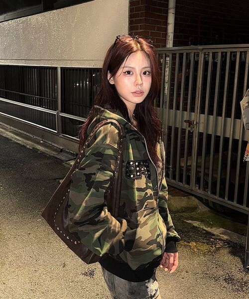 CRIGUN(クリガン)の「APPLIQUE RIVET ZIP UP HOODIE CAMO(パーカー・レディース・アーミー・WS/MEDIUM/LARGE/X-LARGE)」の14枚目の写真