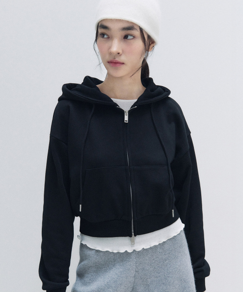 ROLAROLA(ロラロラ)の「NUBASIC CROP HOODED ZIP-UP BLACK(パーカー・レディース・ブラック・S/M)」の2枚目の写真