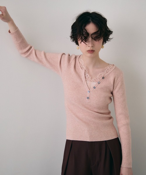 Trish（トリッシュ）の「レースレイヤードヘンリーネックリブニット（ニット/セーター・レディース・ブラウン/ホワイト/ピンク・FREE）」の8枚目の写真