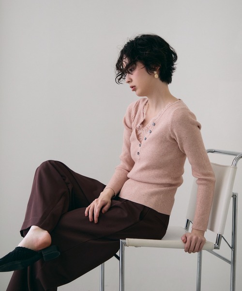 Trish（トリッシュ）の「レースレイヤードヘンリーネックリブニット（ニット/セーター・レディース・ブラウン/ホワイト/ピンク・FREE）」の18枚目の写真