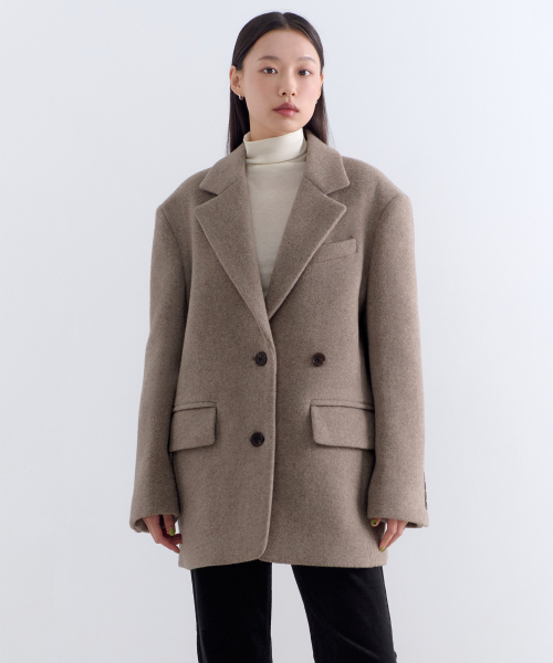 MUSINSA STANDARD WOMAN（ムシンサスタンダードウーマン）の「ウィメンズウールブレンドボリュームメルトンオーバーショルダーブレザーカート [トープ]（チェスターコート・レディース・その他・LARGE/MEDIUM/SMALL/X-SMALL）」の6枚目の写真