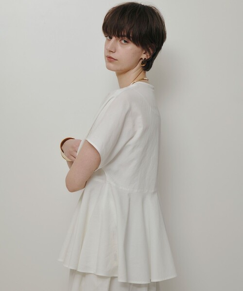 allureville(アルアバイル)の「リネンラミーペプラムブラウス(シャツ/ブラウス・レディース・オフホワイト/ブラック・2)」の4枚目の写真