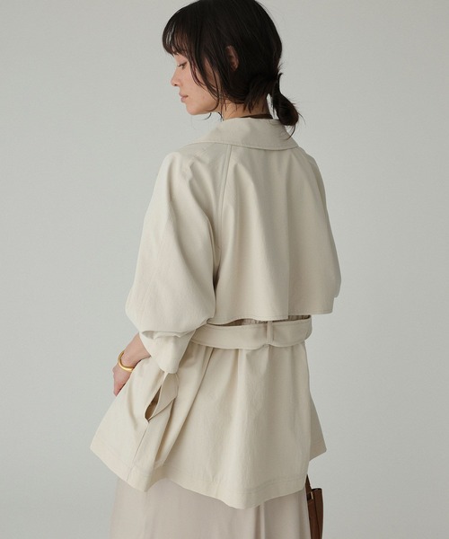 BABYLONE（バビロン）の「【多機能素材】タイプライターショートトレンチ（トレンチコート・レディース・チャコール/ライトベージュ・フリー）」の2枚目の写真