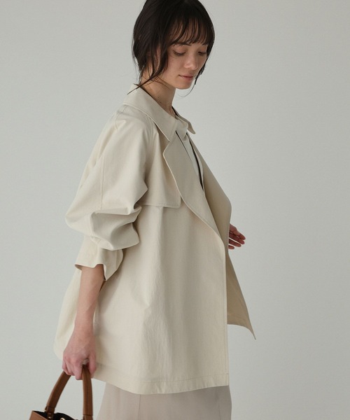 BABYLONE（バビロン）の「【多機能素材】タイプライターショートトレンチ（トレンチコート・レディース・チャコール/ライトベージュ・フリー）」の14枚目の写真
