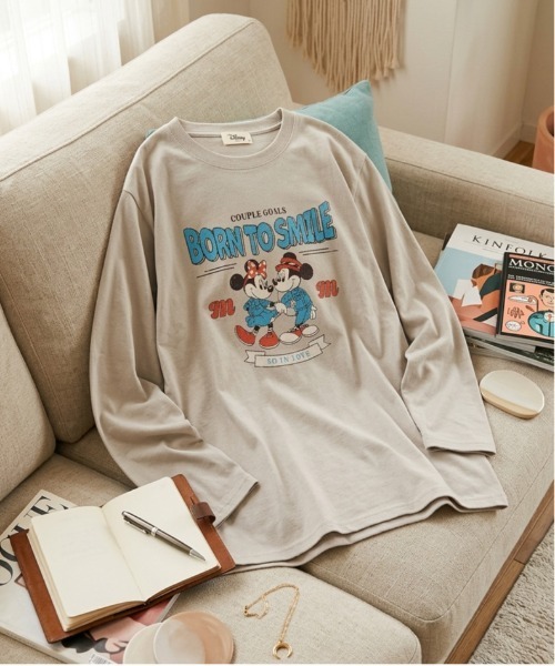 Disney(ディズニー)の「【DISNEY/ディズニー】ミッキー&ミニープリントロングスリーブTシャツ(Mickey Mouse/Minnie Mouse)(Tシャツ/カットソー・レディース・オートミール/カーキ/杢グレー/ベージュ・LARGE/MEDIUM)」の3枚目の写真