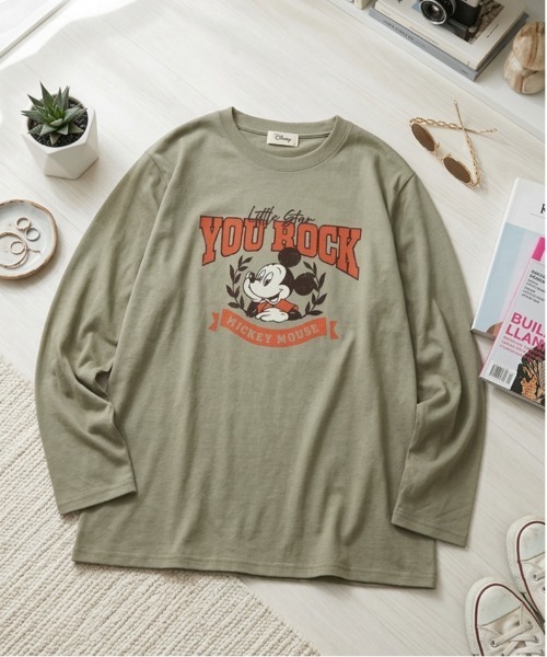 Disney(ディズニー)の「【DISNEY/ディズニー】ミッキー&ミニープリントロングスリーブTシャツ(Mickey Mouse/Minnie Mouse)(Tシャツ/カットソー・レディース・オートミール/カーキ/杢グレー/ベージュ・LARGE/MEDIUM)」の1枚目の写真