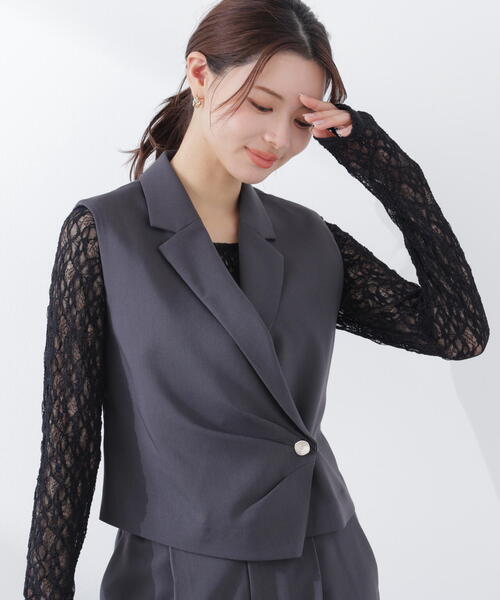 PROPORTION BODY DRESSING(プロポーションボディドレッシング)の「タックアシメジレ / 1216155302(ベスト・レディース・ダークグレー/ベージュ・SMALL/MEDIUM)」の1枚目の写真