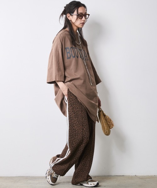 CHIC STYLE（シックスタイル）の「レオパードトラックパンツ＜大きいサイズ有＞シックスタイル（その他パンツ・レディース・グレー系/ブラウン系・LL/3L/4L/5L/M/L）」の3枚目の写真