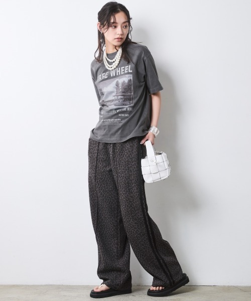 CHIC STYLE（シックスタイル）の「レオパードトラックパンツ＜大きいサイズ有＞シックスタイル（その他パンツ・レディース・グレー系/ブラウン系・LL/3L/4L/5L/M/L）」の11枚目の写真