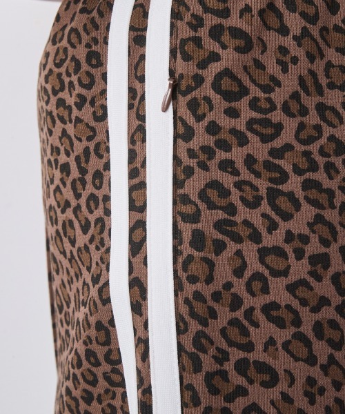 CHIC STYLE（シックスタイル）の「レオパードトラックパンツ＜大きいサイズ有＞シックスタイル（その他パンツ・レディース・グレー系/ブラウン系・LL/3L/4L/5L/M/L）」の16枚目の写真