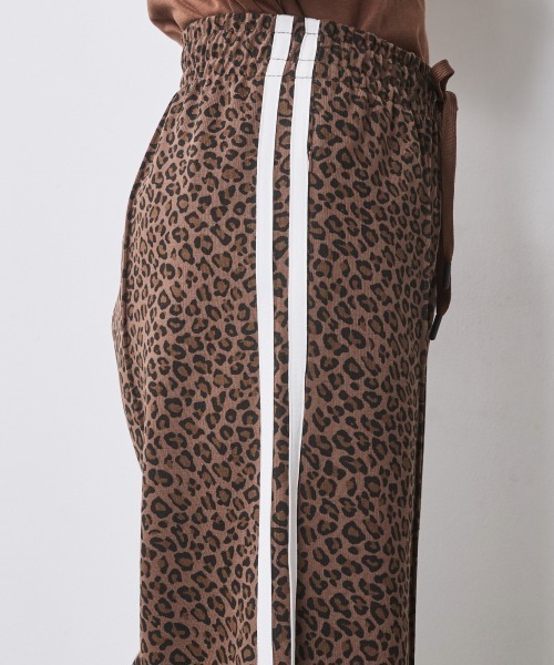 CHIC STYLE（シックスタイル）の「レオパードトラックパンツ＜大きいサイズ有＞シックスタイル（その他パンツ・レディース・グレー系/ブラウン系・LL/3L/4L/5L/M/L）」の17枚目の写真