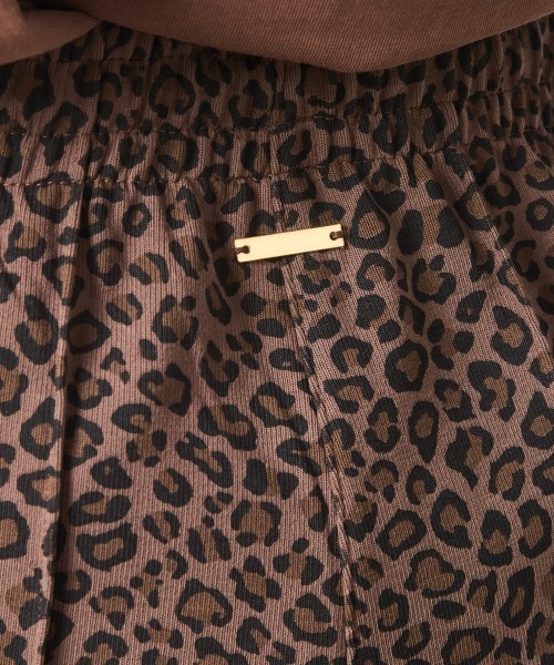 CHIC STYLE（シックスタイル）の「レオパードトラックパンツ＜大きいサイズ有＞シックスタイル（その他パンツ・レディース・グレー系/ブラウン系・LL/3L/4L/5L/M/L）」の13枚目の写真