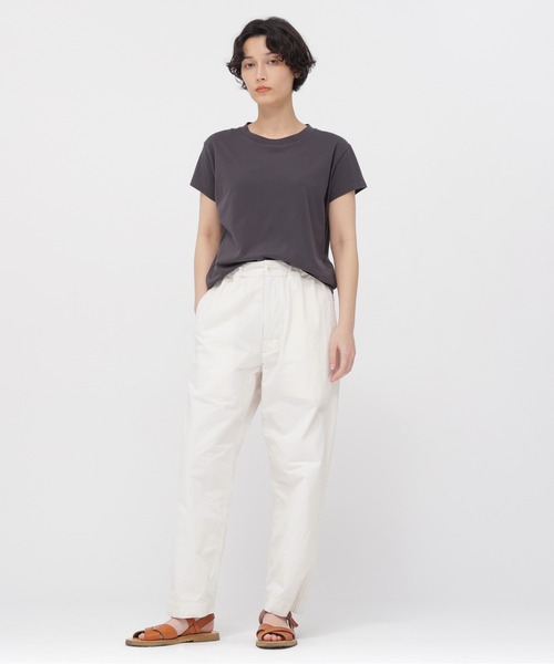 MARGARET HOWELL（マーガレットハウエル）の「PLAIN COTTON JERSEY（Tシャツ/カットソー・レディース・チャコール/ブルー系その他7/ホワイト・2/1）」の8枚目の写真