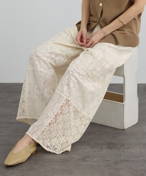 SALON adam et rope'（サロン アダム エ ロペ）の「【WEB限定】パッチワークレースパンツ / セットアップ対応（その他パンツ・レディース・オフホワイト/ブラック・FREE）」の2枚目の写真
