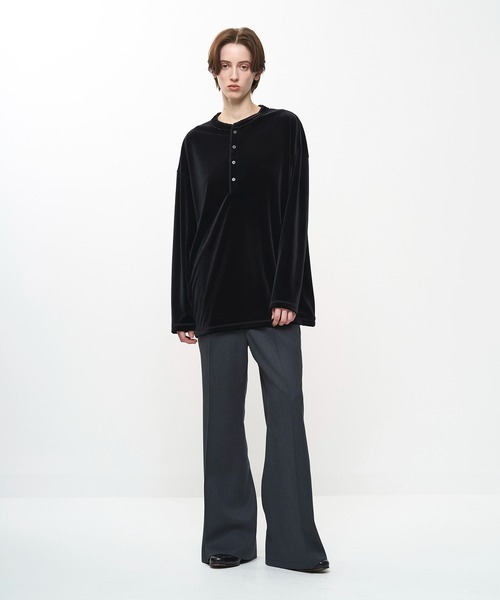 Juha（ユハ）の「LUSH VELOUR HENLEY L/S（Tシャツ/カットソー・メンズ・ブラウン/ブラック・4/3）」の3枚目の写真