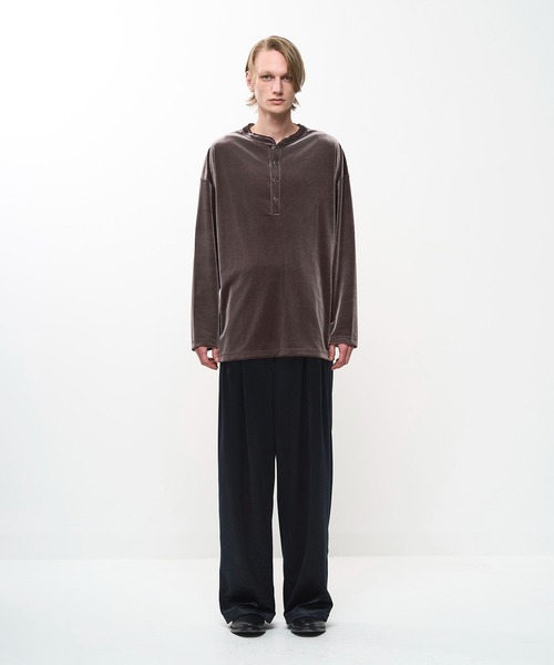 Juha（ユハ）の「LUSH VELOUR HENLEY L/S（Tシャツ/カットソー・メンズ・ブラウン/ブラック・4/3）」の6枚目の写真