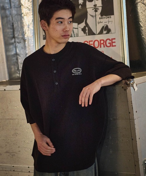 niko and...（ニコアンド）の「ワンポイントワッフルヘンリーTシャツ（Tシャツ/カットソー・メンズ・ブラック/オフホワイト/ブルー/ブラウン・LARGE/MEDIUM）」の3枚目の写真