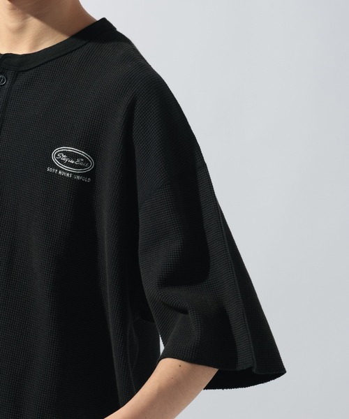niko and...（ニコアンド）の「ワンポイントワッフルヘンリーTシャツ（Tシャツ/カットソー・メンズ・ブラック/オフホワイト/ブルー/ブラウン・LARGE/MEDIUM）」の11枚目の写真