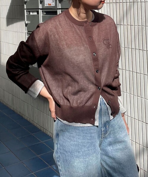 fredy emue(フレディエミュ)の「刺繍入りシアーニットカーディガン(カーディガン/ボレロ・レディース・グレー/オフホワイト/ブラウン/オレンジ・38)」の3枚目の写真