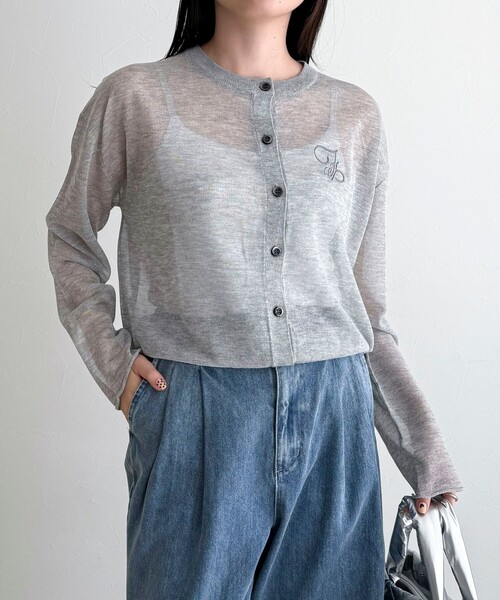 fredy emue(フレディエミュ)の「刺繍入りシアーニットカーディガン(カーディガン/ボレロ・レディース・グレー/オフホワイト/ブラウン/オレンジ・38)」の2枚目の写真