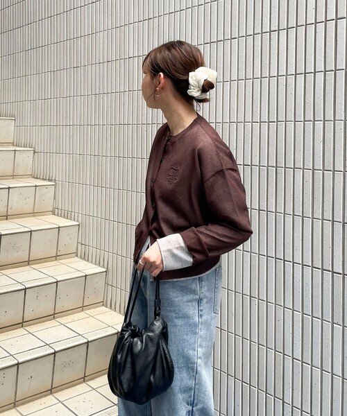 fredy emue(フレディエミュ)の「刺繍入りシアーニットカーディガン(カーディガン/ボレロ・レディース・グレー/オフホワイト/ブラウン/オレンジ・38)」の6枚目の写真