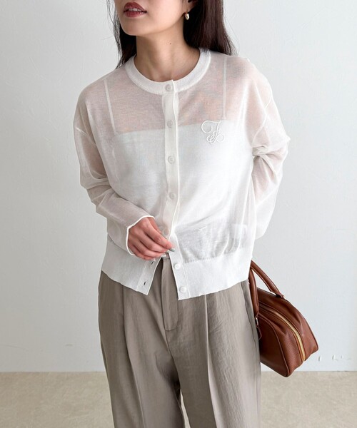 fredy emue(フレディエミュ)の「刺繍入りシアーニットカーディガン(カーディガン/ボレロ・レディース・グレー/オフホワイト/ブラウン/オレンジ・38)」の22枚目の写真