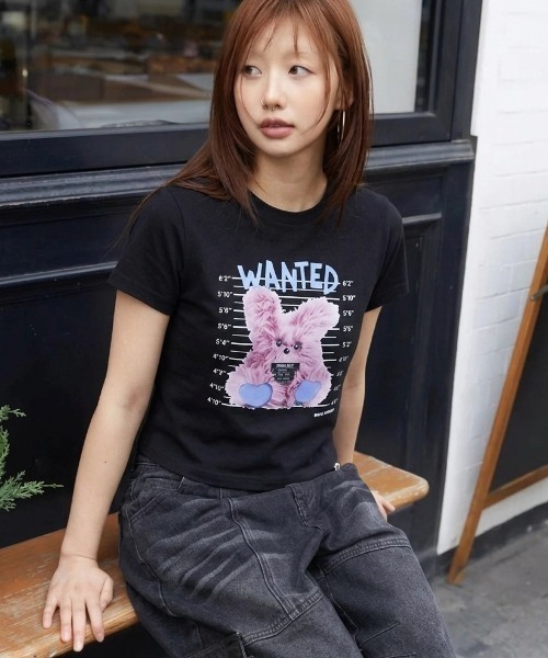MAHAGRID(マハグリッド)の「『mahagrid/マハグリッド』WANTED BAD DOLLY TEE/ウォンテッド バッドドリー Tシャツ(Tシャツ/カットソー・レディース・ホワイト/ブラック・XS)」の2枚目の写真