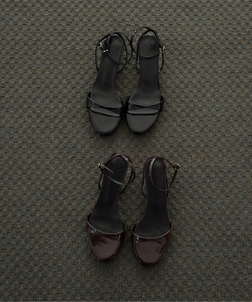 lawgy(ラウジー)の「slim strap low heel sandal / スリムストラップローヒールサンダル(サンダル・レディース・ブラウン/ブラック・LARGE/MEDIUM/SMALL)」の1枚目の写真