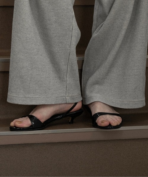 lawgy(ラウジー)の「slim strap low heel sandal / スリムストラップローヒールサンダル(サンダル・レディース・ブラウン/ブラック・LARGE/MEDIUM/SMALL)」の6枚目の写真