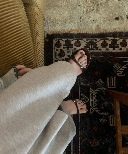 lawgy(ラウジー)の「slim strap low heel sandal / スリムストラップローヒールサンダル(サンダル・レディース・ブラウン/ブラック・LARGE/MEDIUM/SMALL)」の9枚目の写真