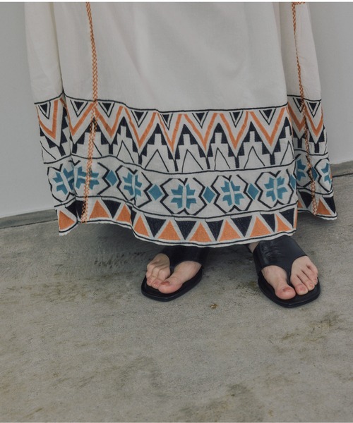 Pqran(クラン)の「カラー刺繍スカート(スカート・レディース・ミント/ネイビー/オフホワイト・FREE)」の2枚目の写真