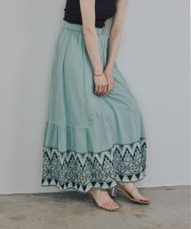 カラー刺繍スカート