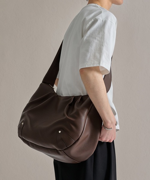 epnok（エプノック）の「【A4/PC収納可】多機能ビッグショルダーバッグ（ショルダーバッグ・メンズ・ブラウン/ブラック・ONE SIZE）」の10枚目の写真