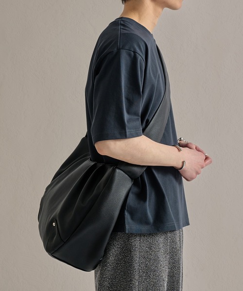 epnok（エプノック）の「【A4/PC収納可】多機能ビッグショルダーバッグ（ショルダーバッグ・メンズ・ブラウン/ブラック・ONE SIZE）」の4枚目の写真