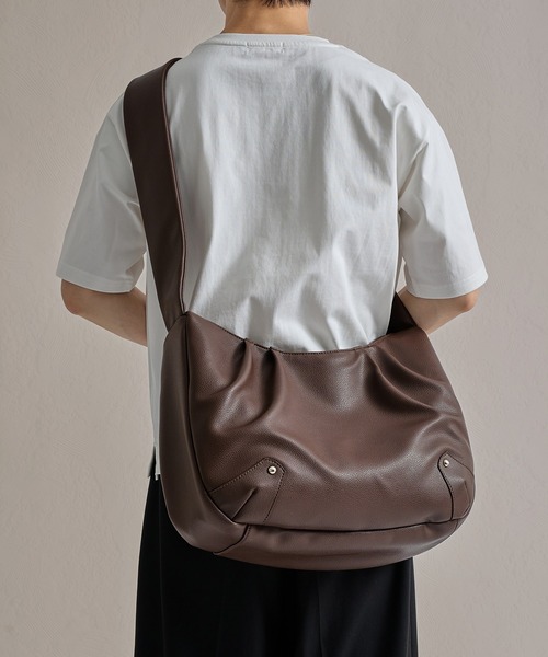 epnok（エプノック）の「【A4/PC収納可】多機能ビッグショルダーバッグ（ショルダーバッグ・メンズ・ブラウン/ブラック・ONE SIZE）」の9枚目の写真