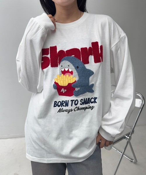 AS KNOW AS plus（アズノゥアズプラス）の「〇サガラ刺繍 キャラクターロンT【UNISEX ITEM】（Tシャツ/カットソー・レディース・チャコールグレー/ホワイト/ネイビー/オートミール/ホワイト系/グレー系/ネイビー系/アイボリー系・FREE）」の2枚目の写真