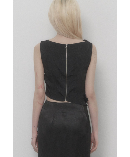 ETRE AU SOMMET（エトレオソメ）の「Draped Belt Satin Tank Top (Black)（Tシャツ/カットソー・レディース・その他・1/2）」の2枚目の写真
