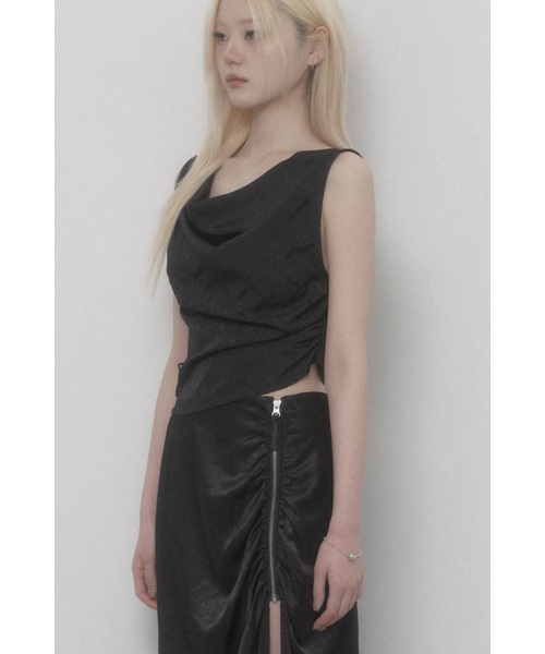 ETRE AU SOMMET（エトレオソメ）の「Draped Belt Satin Tank Top (Black)（Tシャツ/カットソー・レディース・その他・1/2）」の3枚目の写真