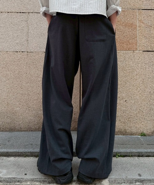 Chikashitsu +(チカシツプラス)の「【Chikashitsu +】belt tuck wide slacks / 【チカシツプラス】ベルト付きタックワイドスラックス<着用動画あり>(スラックス・メンズ・ブラック/ブラウン/グレー・L/M)」の19枚目の写真
