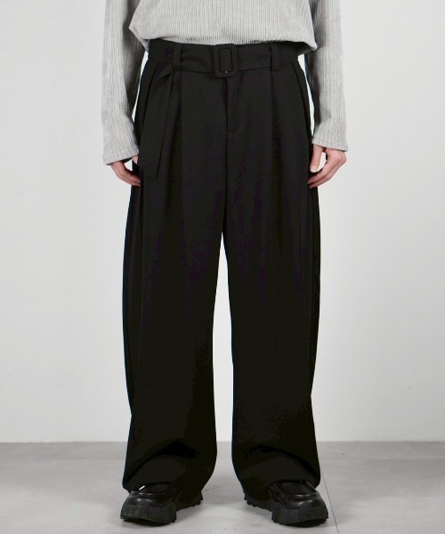 Chikashitsu +(チカシツプラス)の「【Chikashitsu +】belt tuck wide slacks / 【チカシツプラス】ベルト付きタックワイドスラックス<着用動画あり>(スラックス・メンズ・ブラック/ブラウン/グレー・L/M)」の8枚目の写真