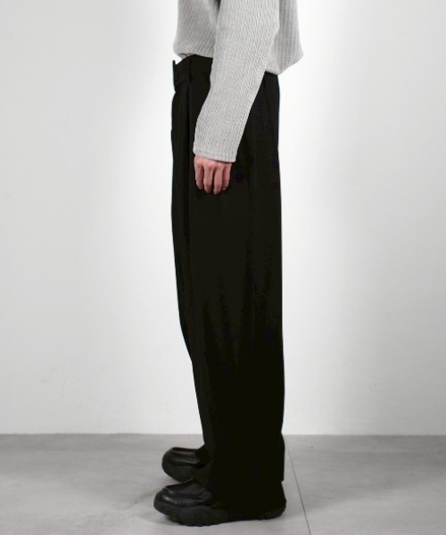 Chikashitsu +(チカシツプラス)の「【Chikashitsu +】belt tuck wide slacks / 【チカシツプラス】ベルト付きタックワイドスラックス<着用動画あり>(スラックス・メンズ・ブラック/ブラウン/グレー・L/M)」の10枚目の写真