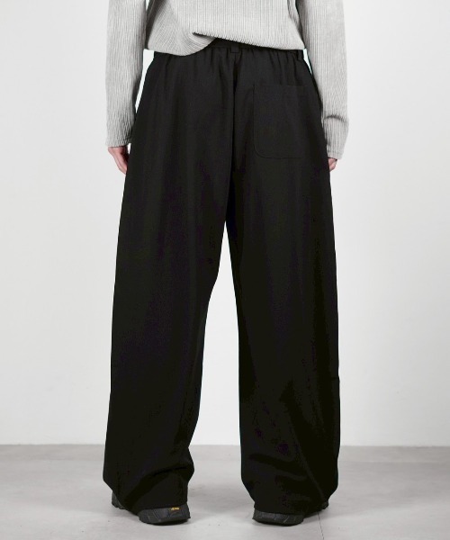 Chikashitsu +(チカシツプラス)の「【Chikashitsu +】belt tuck wide slacks / 【チカシツプラス】ベルト付きタックワイドスラックス<着用動画あり>(スラックス・メンズ・ブラック/ブラウン/グレー・L/M)」の11枚目の写真