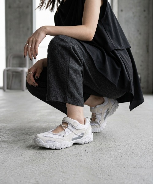 FILA(フィラ)の「FILA ECHAPPE VC v2 LX / フィラエシャッペブイシーブイ2 / カジュアルスニーカー(スニーカー・レディース・ホワイト・23.0cm/23.5cm/24.0cm/24.5cm/25.0cm/25.5cm/26.0cm)」の1枚目の写真