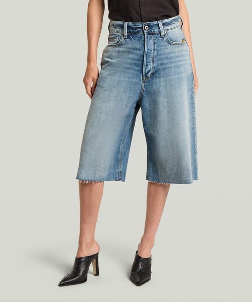 G-STAR(ジースター)の「Patti Short Raw Edge/ヴィンテージライクカットオフデザインワイドルーズデニムショートパンツ(その他パンツ・レディース・ライトインディゴブルー・25inch/24inch/26inch)」の1枚目の写真
