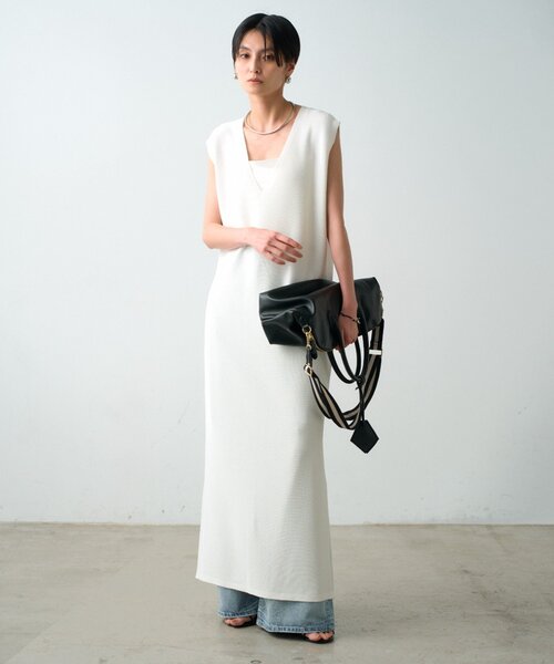 LOUNGEDRESS(ラウンジドレス)の「【JAPAN MADE】マキシVワンピース(ワンピース・レディース・ブラック/オフホワイト・FREE)」の3枚目の写真